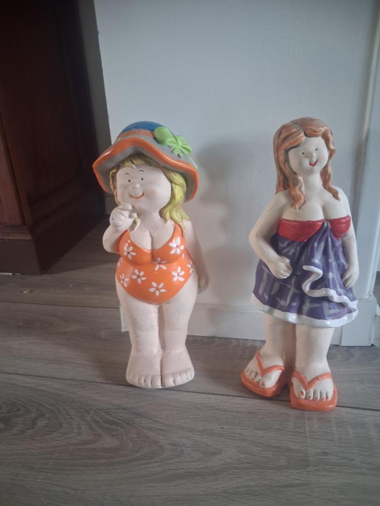 2 vrolijke dames 35cm hoog, Ophalen, Zo goed als nieuw