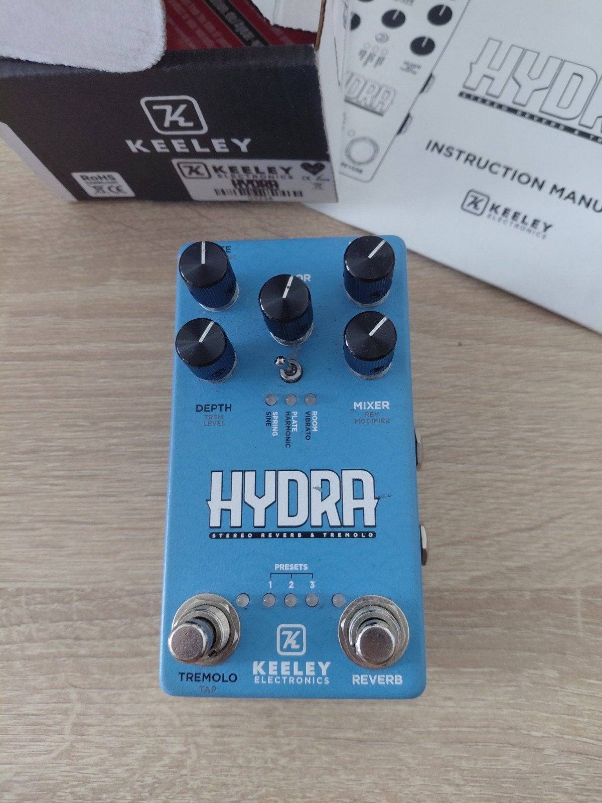 Keeley Hydra Stereo Reverb & Tremolo, Muziek en Instrumenten, Effecten, Ophalen of Verzenden, Zo goed als nieuw, Reverb