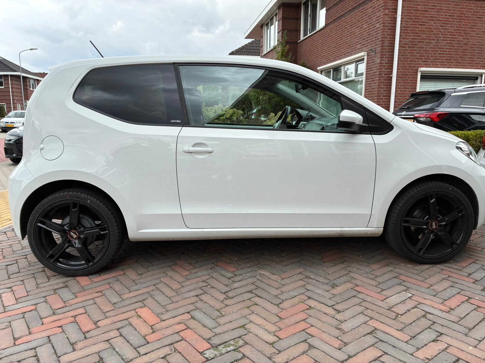 3-Deurs VW up!   2021   17 inch   Full Options, Dealer onderhouden, 4 stoelen, USB, Handgeschakeld