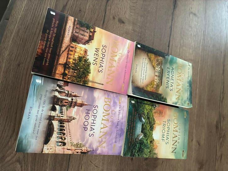 Corina Bomann - De kleuren van schoonheid 3 boeken, Boeken, Romans, Ophalen of Verzenden, Gelezen, Europa overig
