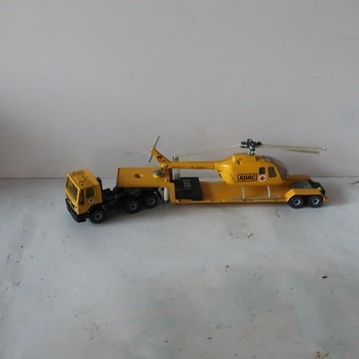 SIKU FORD vrachtwagen ADAC dieplader met helikopter, Hobby en Vrije tijd, Modelauto's | 1:50, Ophalen of Verzenden, Gebruikt, Bus of Vrachtwagen