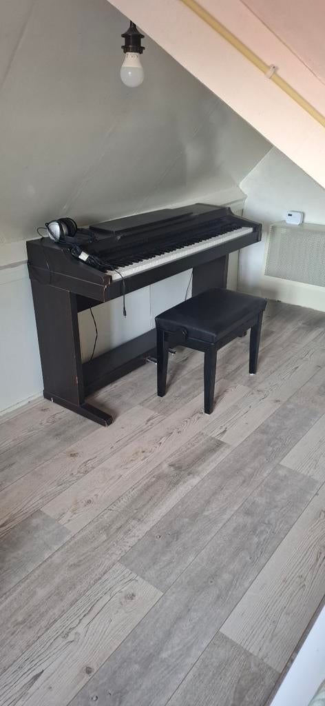 Yamaha Clavinova CLP-1536 + kruk, Muziek en Instrumenten, Piano's, Ophalen, Gebruikt, Bruin, Digitaal