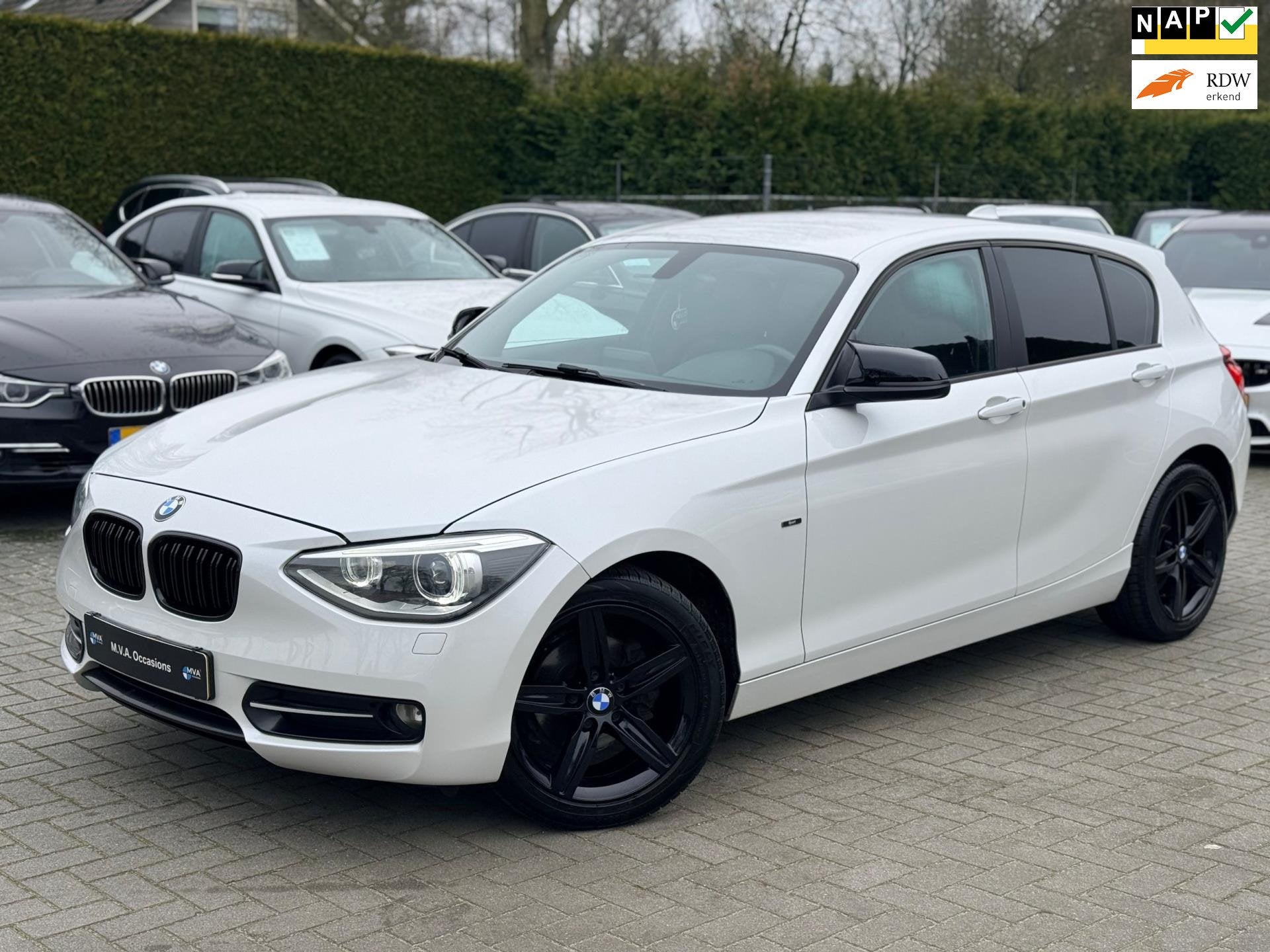 BMW 1-serie 114i Upgrade Edition Sport|Nieuwe Ketting + Klep, Auto's, 1-Serie, Euro 5, Achterwielaandrijving, Gebruikt
