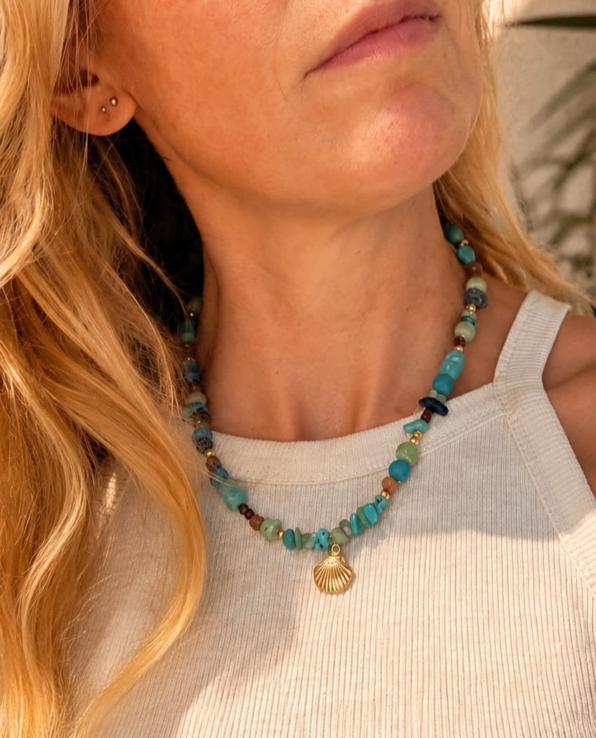 Prachtige zomerse ketting met schelp en natuurstenen, Sieraden, Tassen en Uiterlijk, Kettingen, Blauw, Nieuw, Ophalen of Verzenden