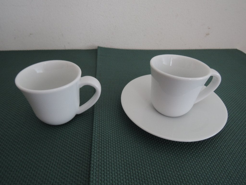 Twee Alessi espressokopjes met één schotel, Overige materialen, Ophalen of Verzenden, Zo goed als nieuw, Overige stijlen