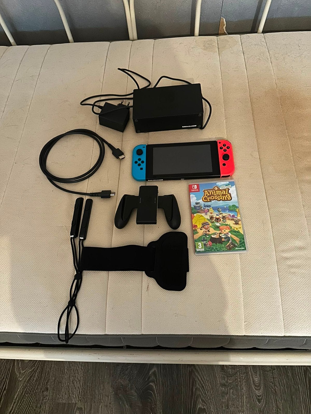 Nintendo Switch met Animal Crossing en accessoires, Ophalen of Verzenden, Zo goed als nieuw, Met 2 controllers, Met games