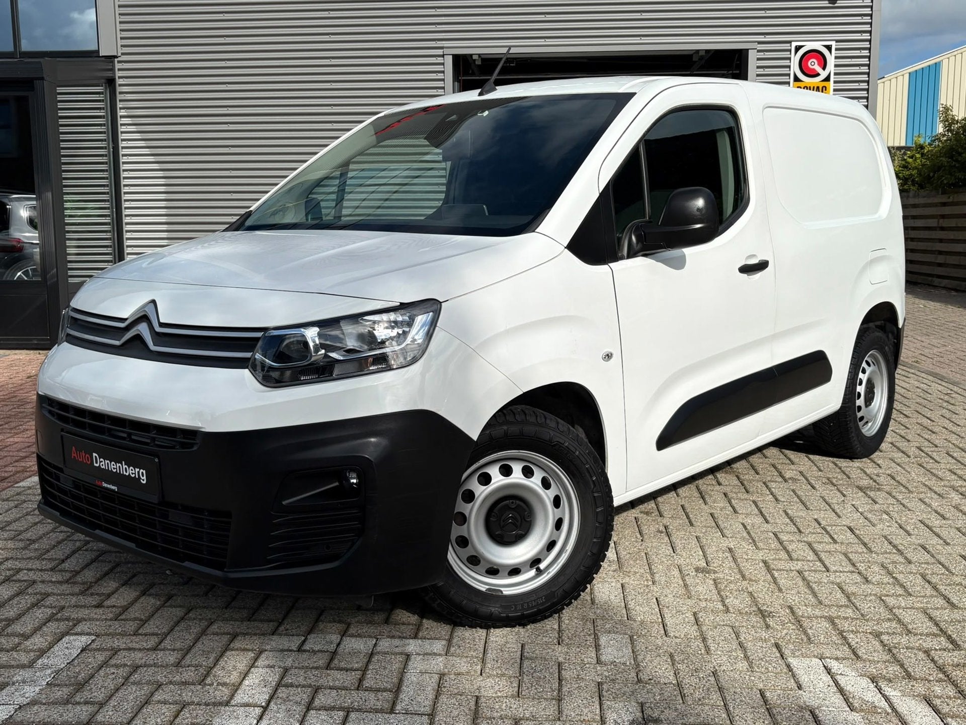 Citroen Berlingo 1.2 PureTech Benzine AUTOMAAT !, Auto's, Dealer onderhouden, Stof, Gebruikt, Zwart