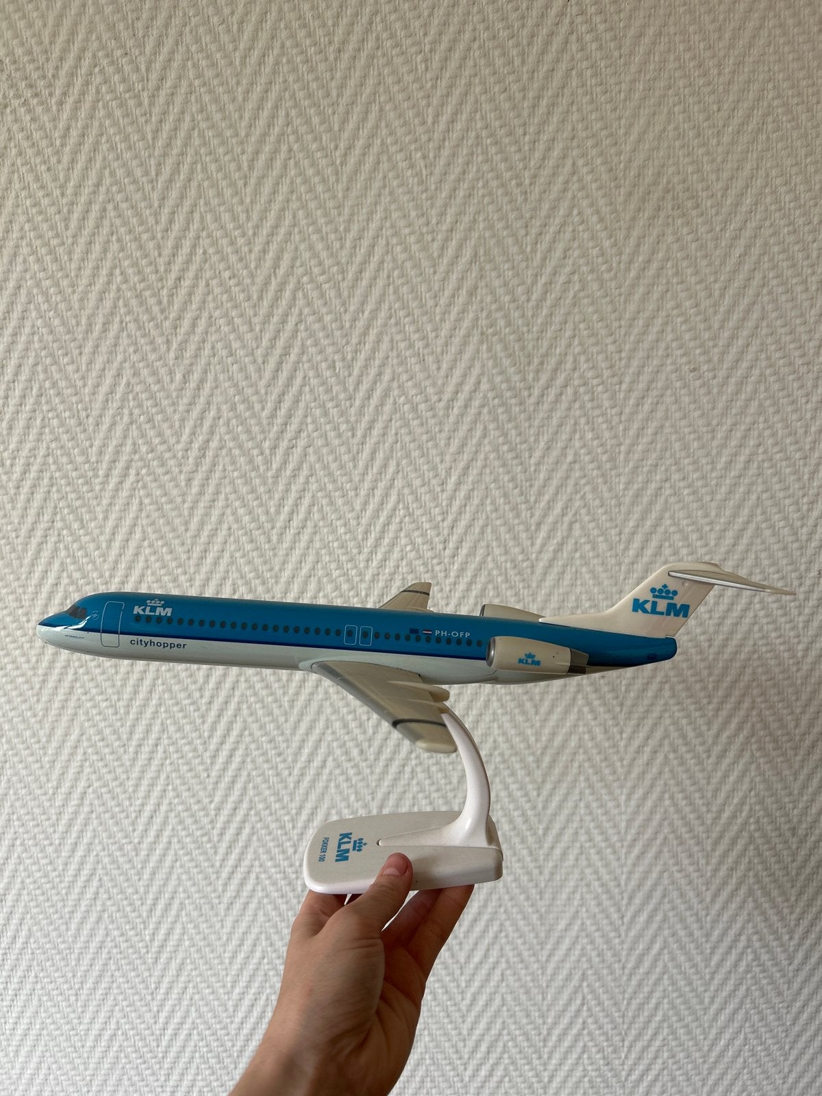KLM Cityhopper Fokker 100 Vliegtuigmodel, Hobby en Vrije tijd, Modelbouw | Vliegtuigen en Helikopters, Overige merken, 1:72 tot 1:144