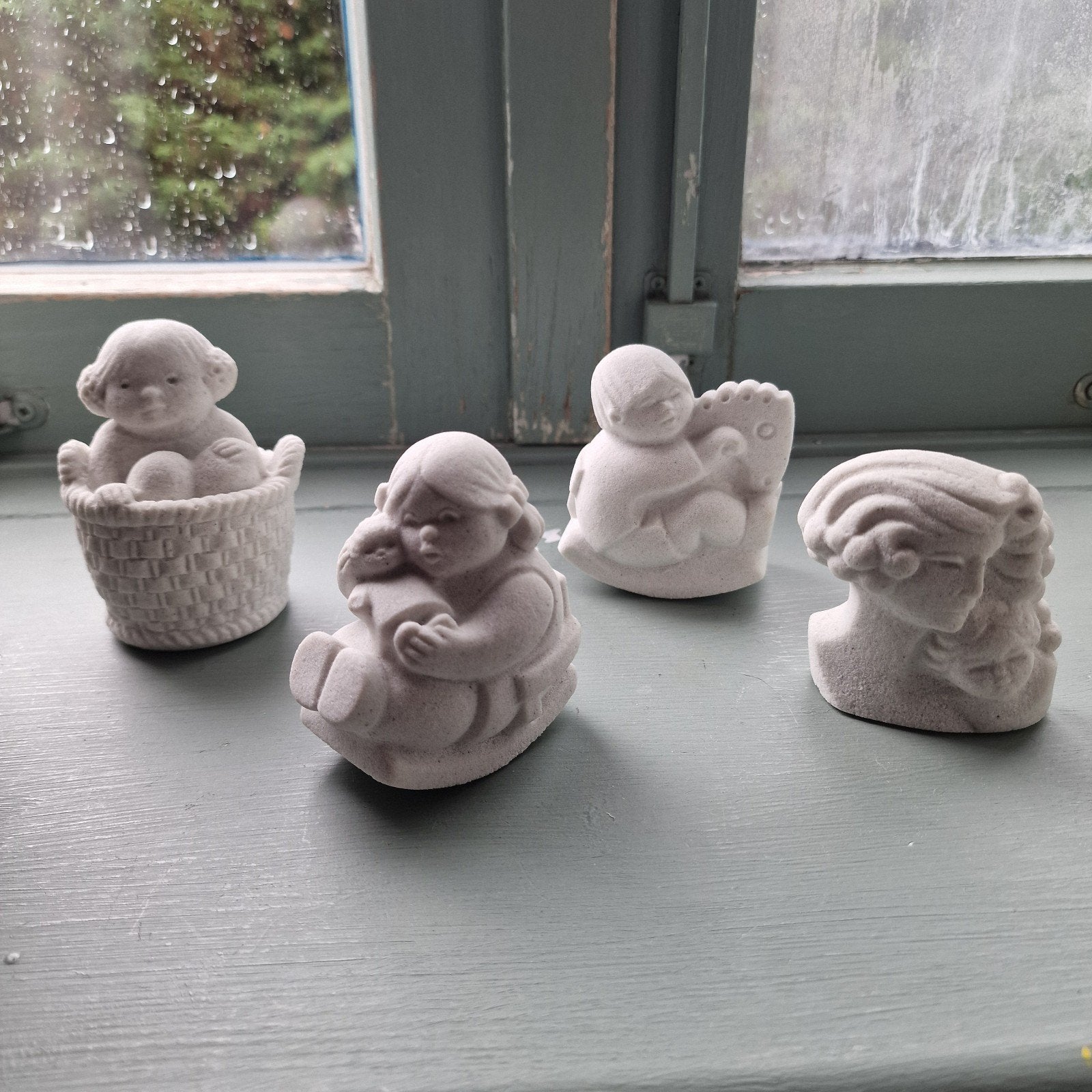 Set van 4 Marbell Stone Art beeldjes vintage, Groep mensen, Minder dan 20 cm, Ophalen of Verzenden, Steen of Keramiek