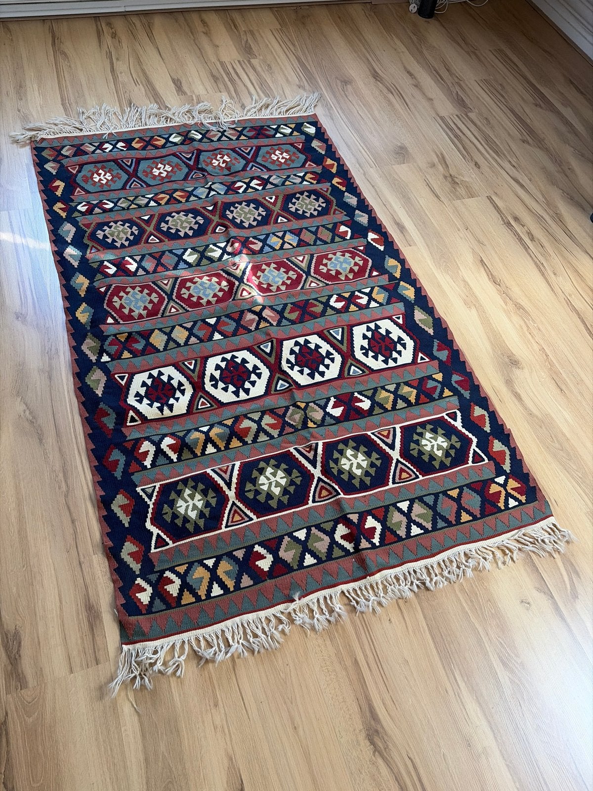 Nieuw handgeweven kelim kleed met etnisch patroon, 100 tot 150 cm, Blauw, Nieuw, Rechthoekig