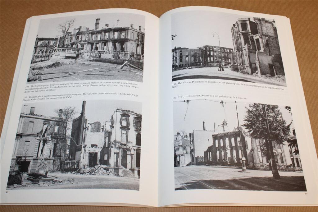 Arnhem Voorjaar 1945 — Dl. 2 — Wandelen door Verlaten Stad, Boeken, Geschiedenis | Stad en Regio, Ophalen of Verzenden, Gelezen