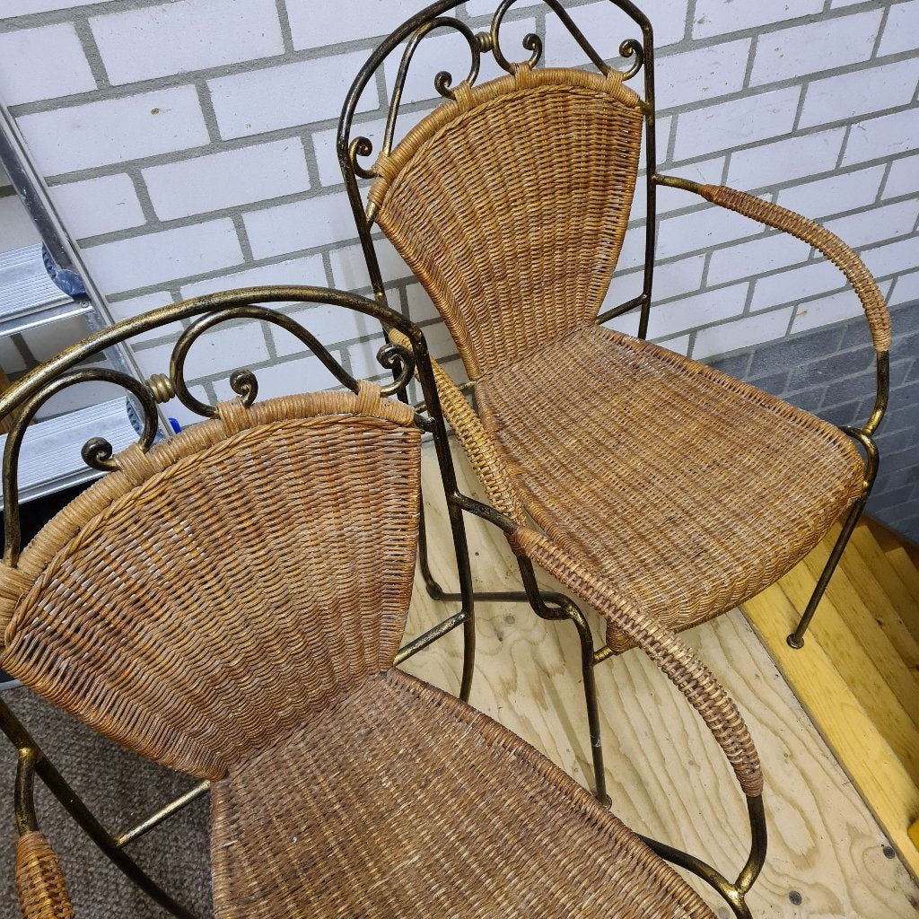 GIETIJZEREN STOELEN MET ROTAN ZITTING/RUGLEUNING, Huis en Inrichting, Stoelen, Ophalen, Twee, Bruin, Zo goed als nieuw