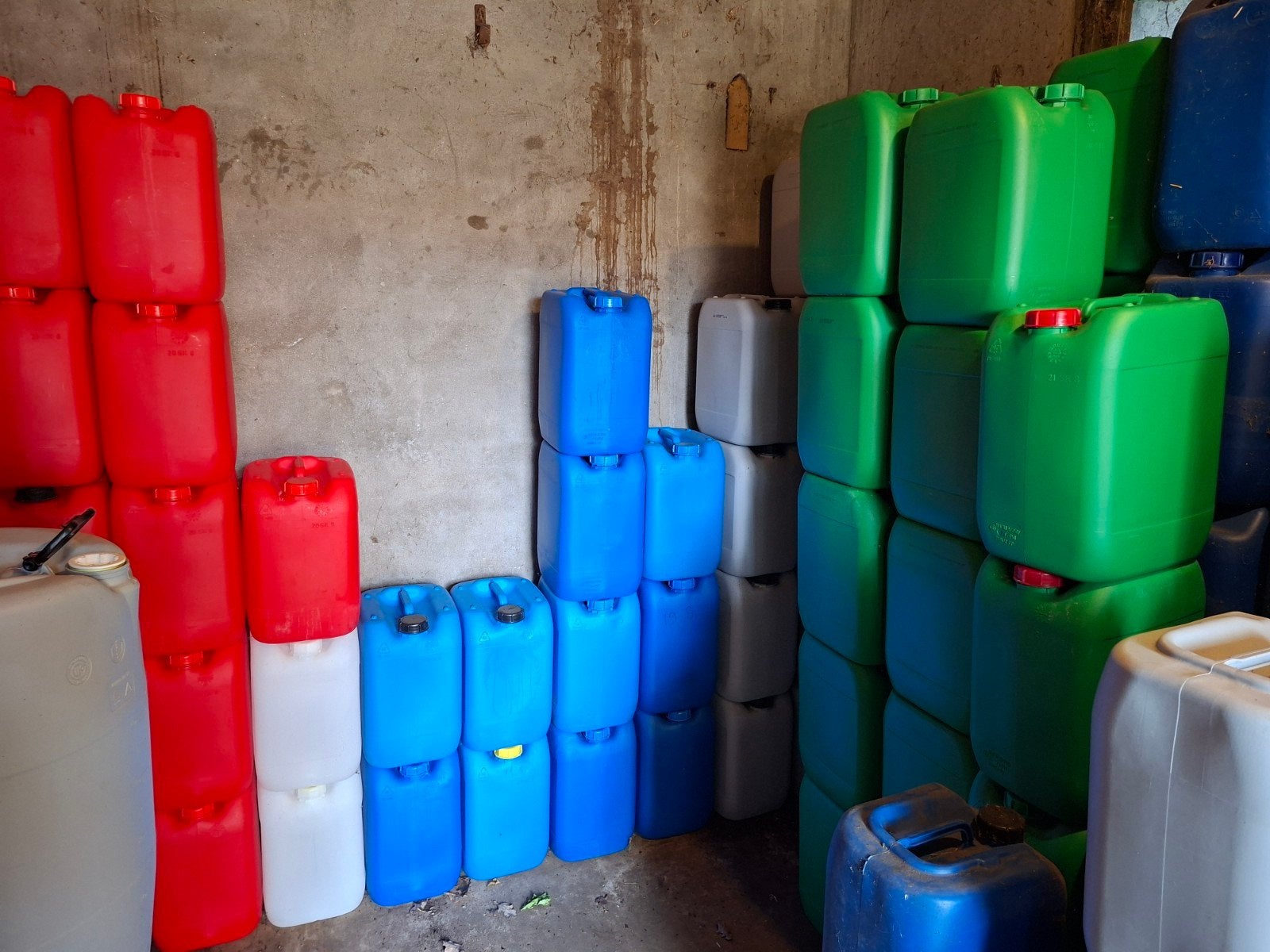 Te koop jerrycans, Ophalen, Zo goed als nieuw