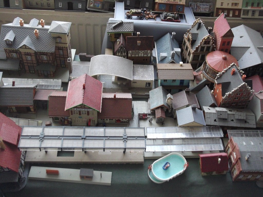 modeltrein mooie huizen tunnels trafo,s ed adv 1, Gebruikt, Gelijkstroom, Brug, Tunnel of Gebouw, Ophalen