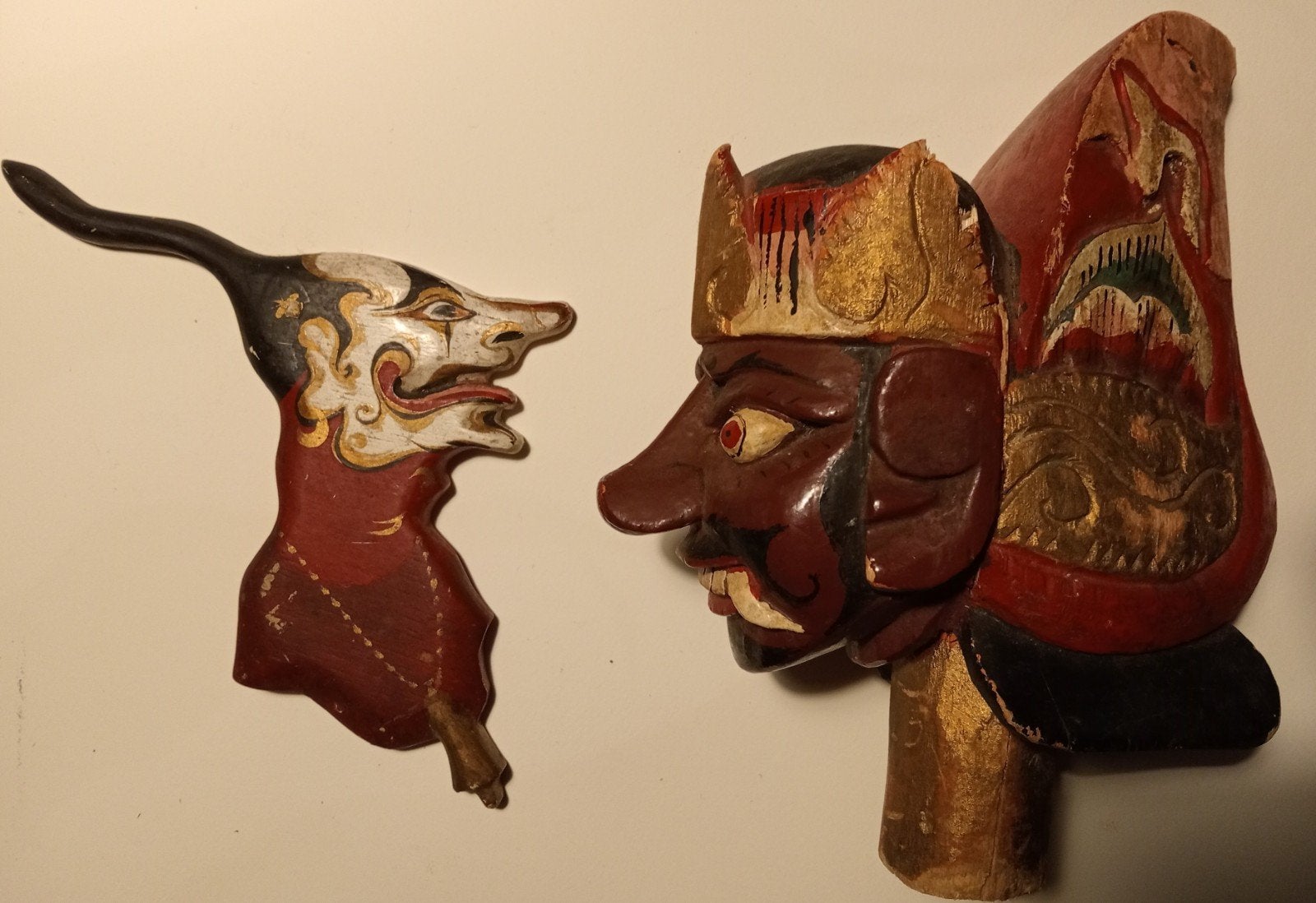 Indonesische koppen, maskers van hout, beschilderd., Antiek en Kunst, Kunst | Beelden en Houtsnijwerken, Ophalen of Verzenden