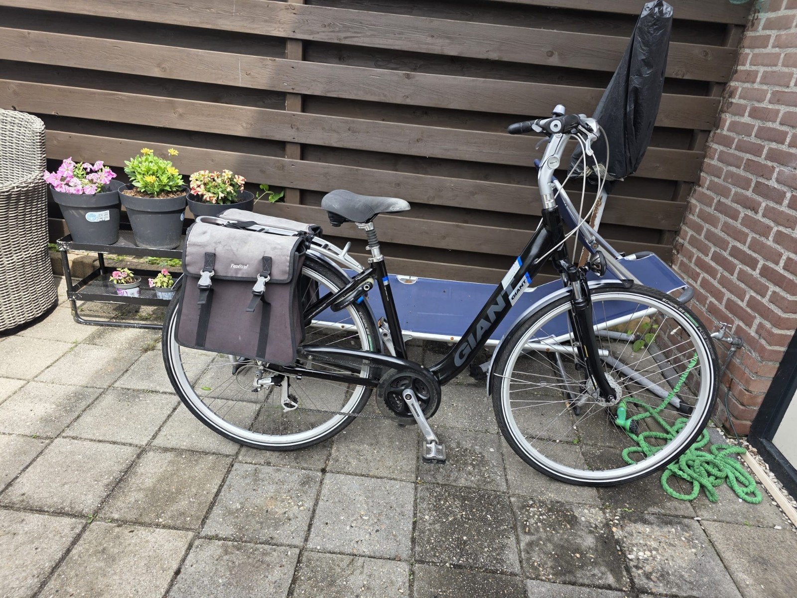 Giant damesfiets in goede staat

3x8 versnellingen
Verlichti, Ophalen, Gebruikt, Versnellingen, Giant
