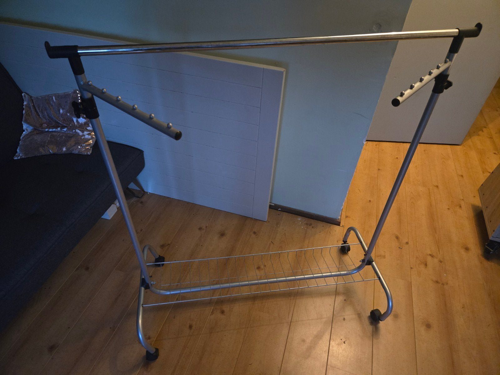 kledingrek in hoogte verstelbaar met rekje, Kleding | Dames, Ophalen