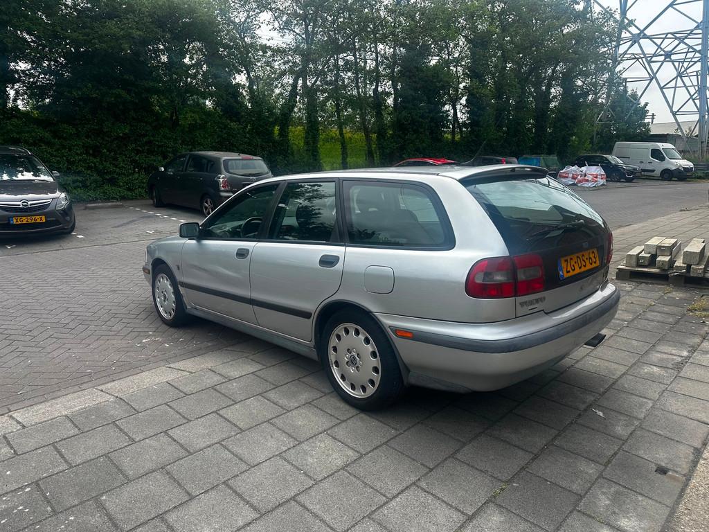 Volvo V40 2.0 T4, Gebruikt, 1295 kg, 4 cilinders, Lederen bekleding