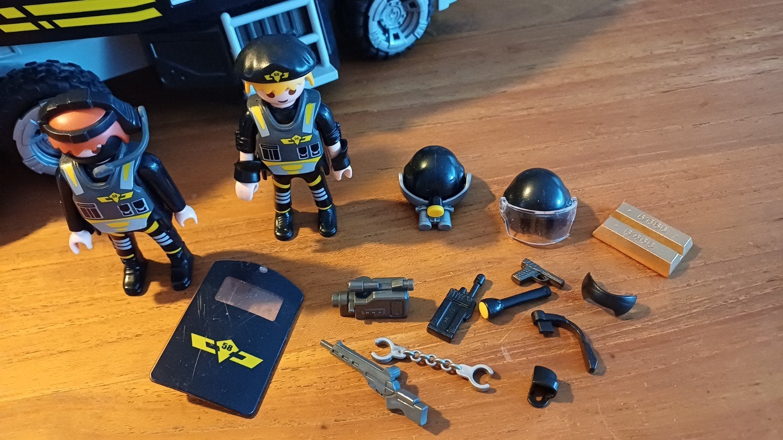 Playmobil 9360 Politie Truck met boekje en extra's, Gebruikt, Complete set, Voertuig, Ophalen of Verzenden