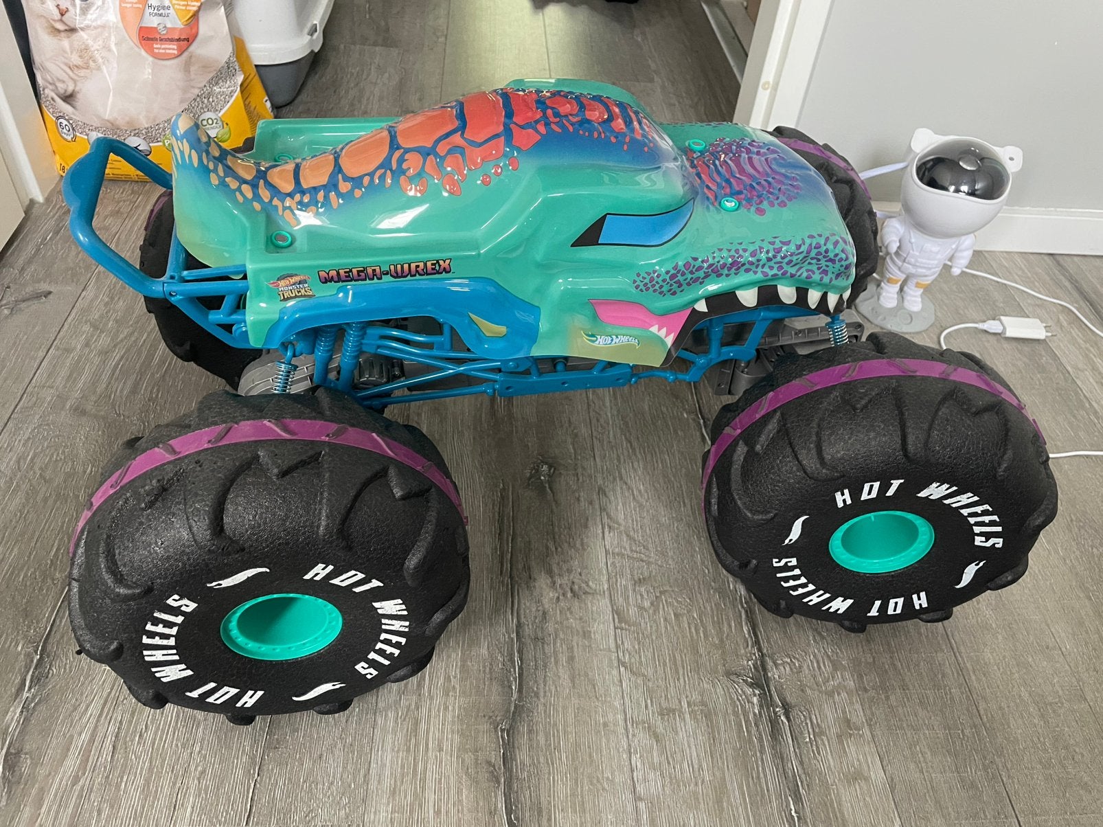 Mega grote afstand bestuurbare auto hot wheels, Ophalen, Zo goed als nieuw, Overige schalen