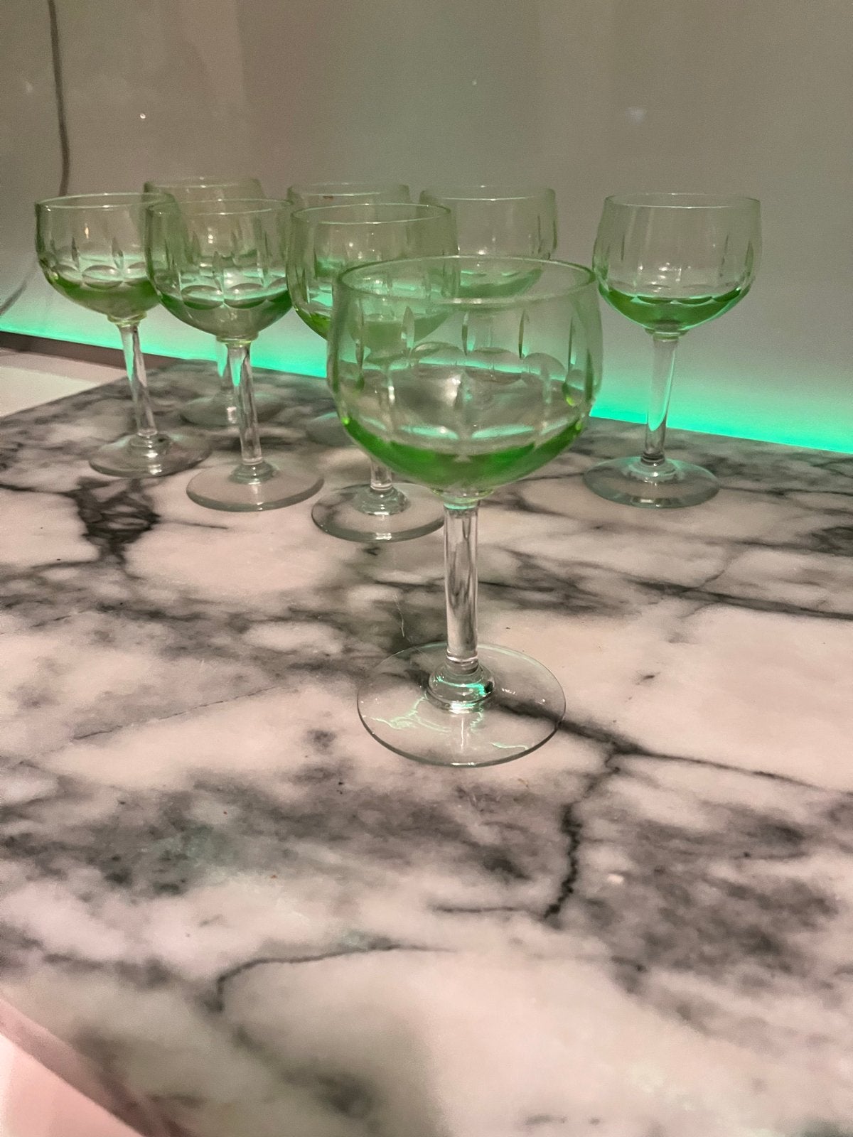8 prachtige uranium borrelglaasjes (vaselineglas), Antiek en Kunst, Ophalen of Verzenden