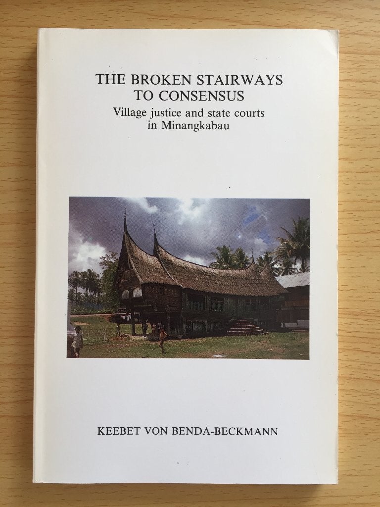 Adatrecht op dorpsniveau en staatsrechtspraak in Minangkabau, Ophalen of Verzenden, Gelezen, Keebet von Benda-Beckmann