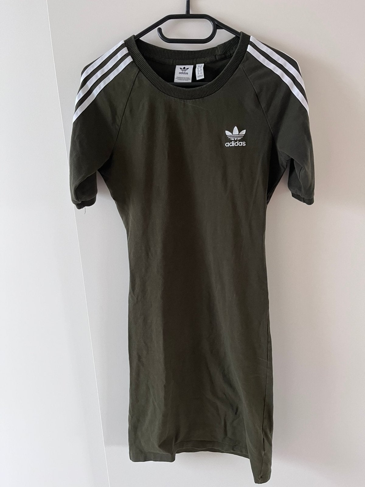 Jurkje Adidas mt 36, Kleding | Dames, Jurken, Ophalen of Verzenden, Zo goed als nieuw, Maat 36 (S), Boven de knie