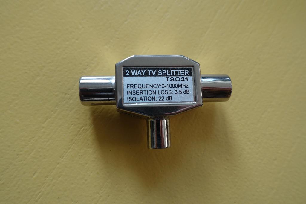 Nette 2 weg TV splitter, Ophalen, Nieuw, Minder dan 2 meter, Coaxiale kabel