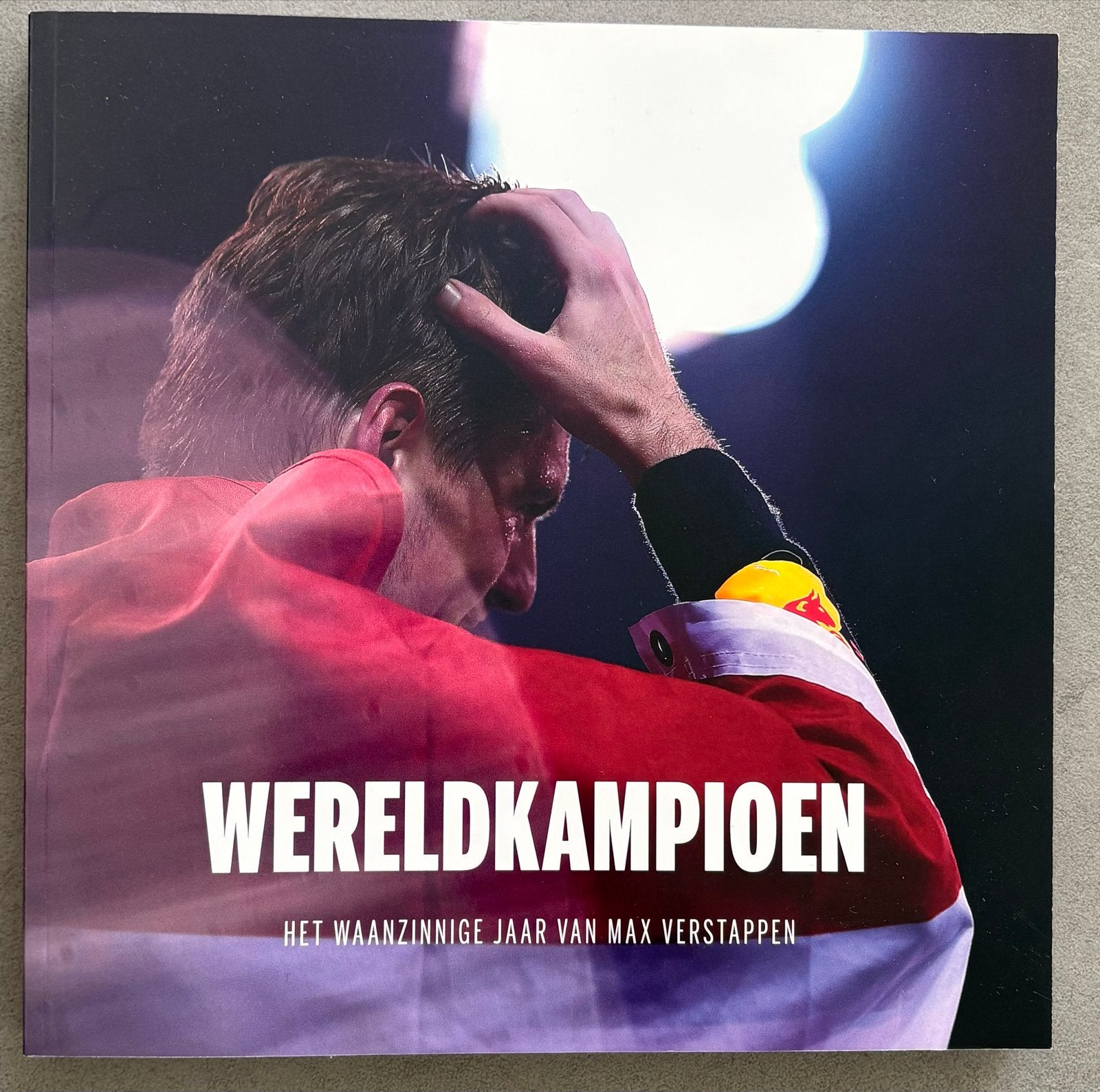 Boek Wereldkampioen: Het waanzinnige jaar van Max Verstappen, Boeken, Ophalen of Verzenden, Zo goed als nieuw