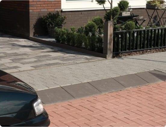 8 Oprit + 2 hoekband stoeprand betonband trottoir 30 x 60 cm, Ophalen of Verzenden, Zo goed als nieuw, Beton, Overige typen