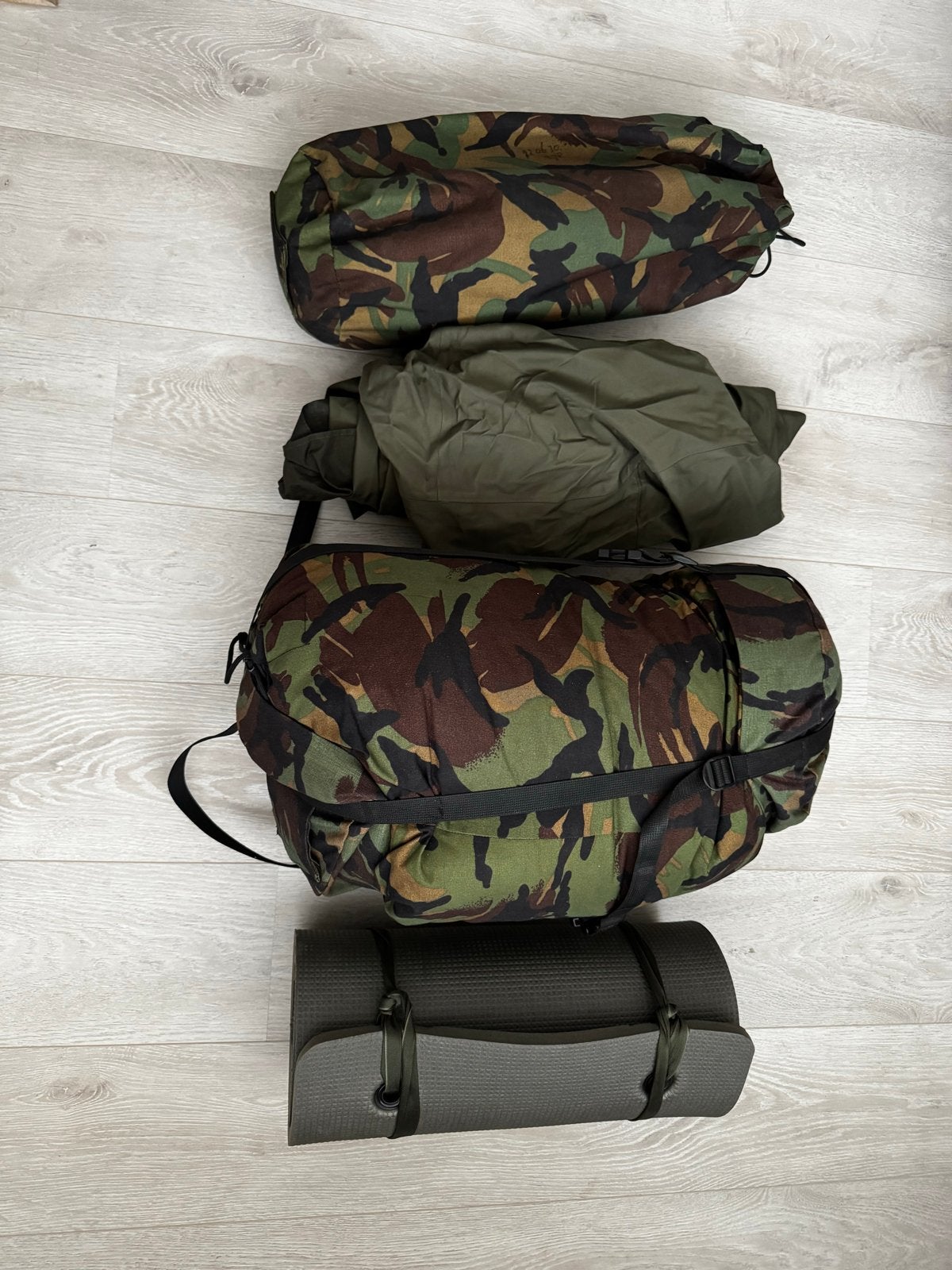 Militaire slaapset: slaapzak, bivizak, puptent, slaapmat, Ophalen, Landmacht, Nederland