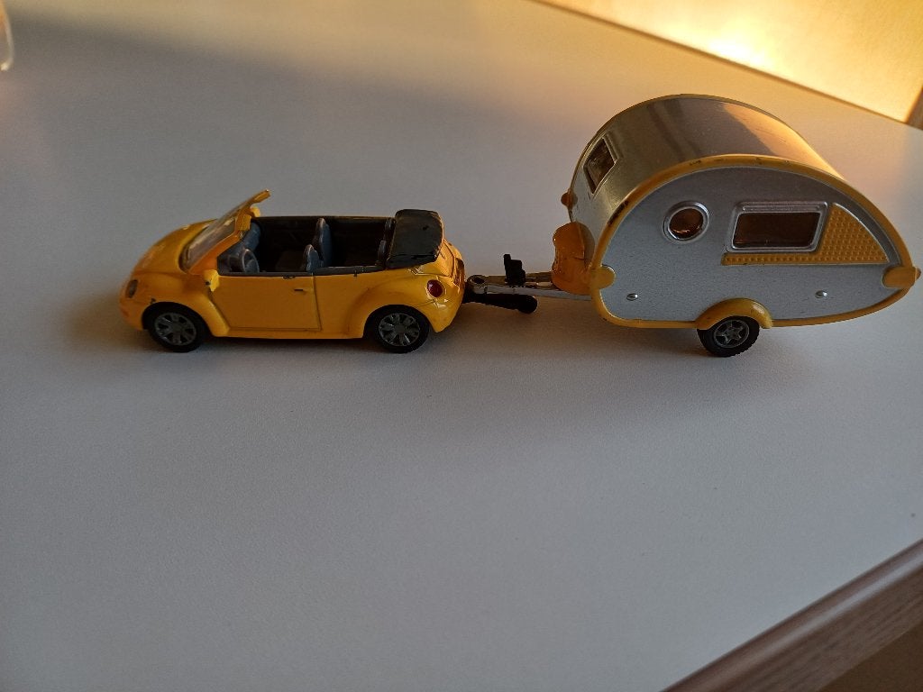 Siku Volkswagen Beetle Cabrio met caravan,, Ophalen of Verzenden, Gebruikt, Auto, SIKU