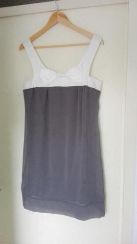 grijze vero moda jurk met satijn en strik maat L, Kleding | Dames, Maat 38/40 (M), Ophalen of Verzenden, Zo goed als nieuw, Grijs