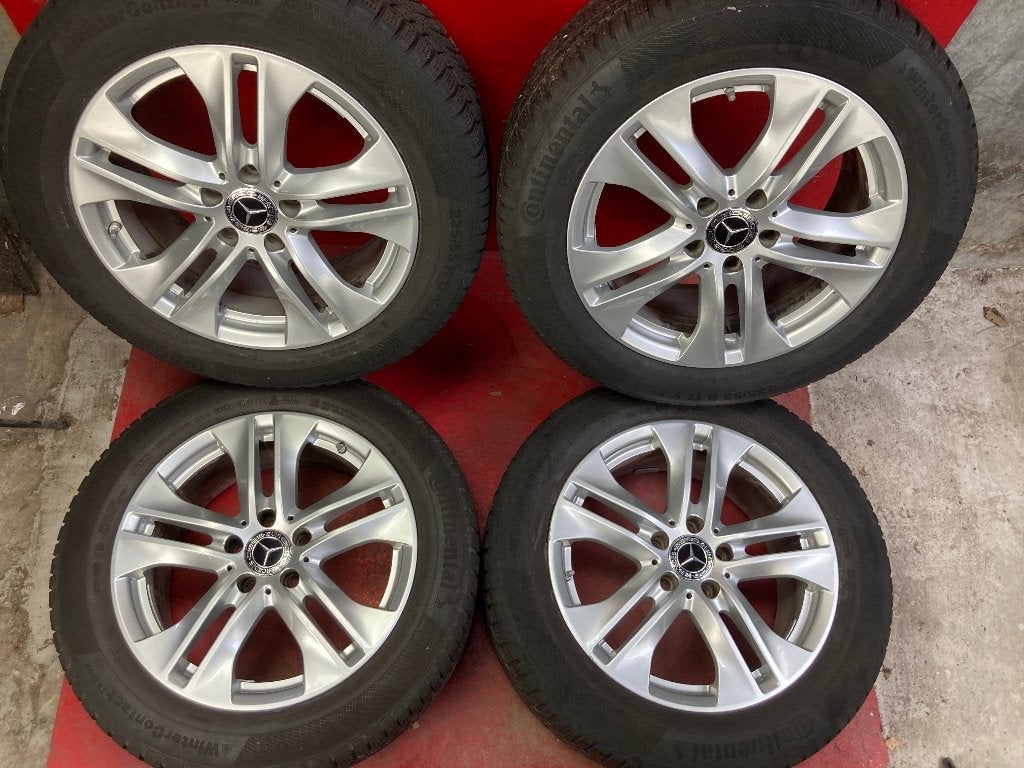 Winterbanden Mercedes Vito 235/55R17 Continental, Auto-onderdelen, Banden en Velgen, Continental AG, Vahrenwalder Str. 9, 30165 Hannover, Duitsland