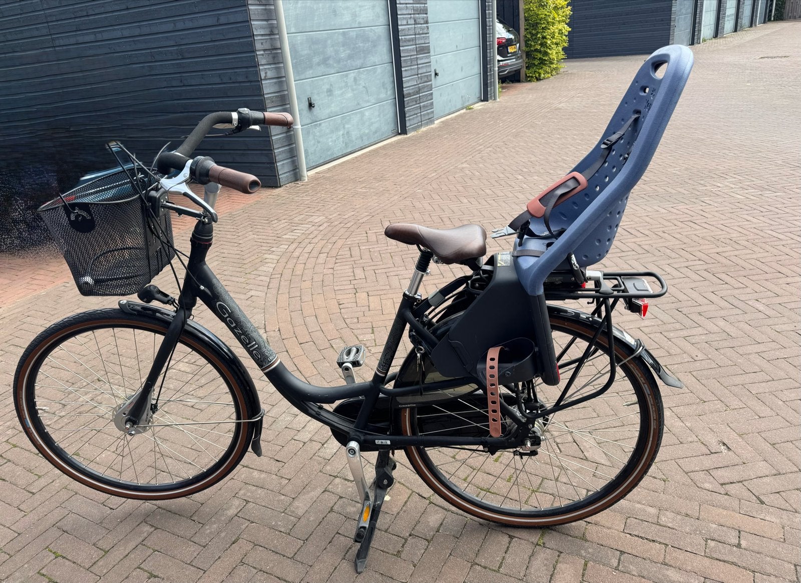 Gazelle Bloom Moederfiets Zwart met Yepp Zitje en Mand, Ophalen, Mandje, Zo goed als nieuw, Gazelle