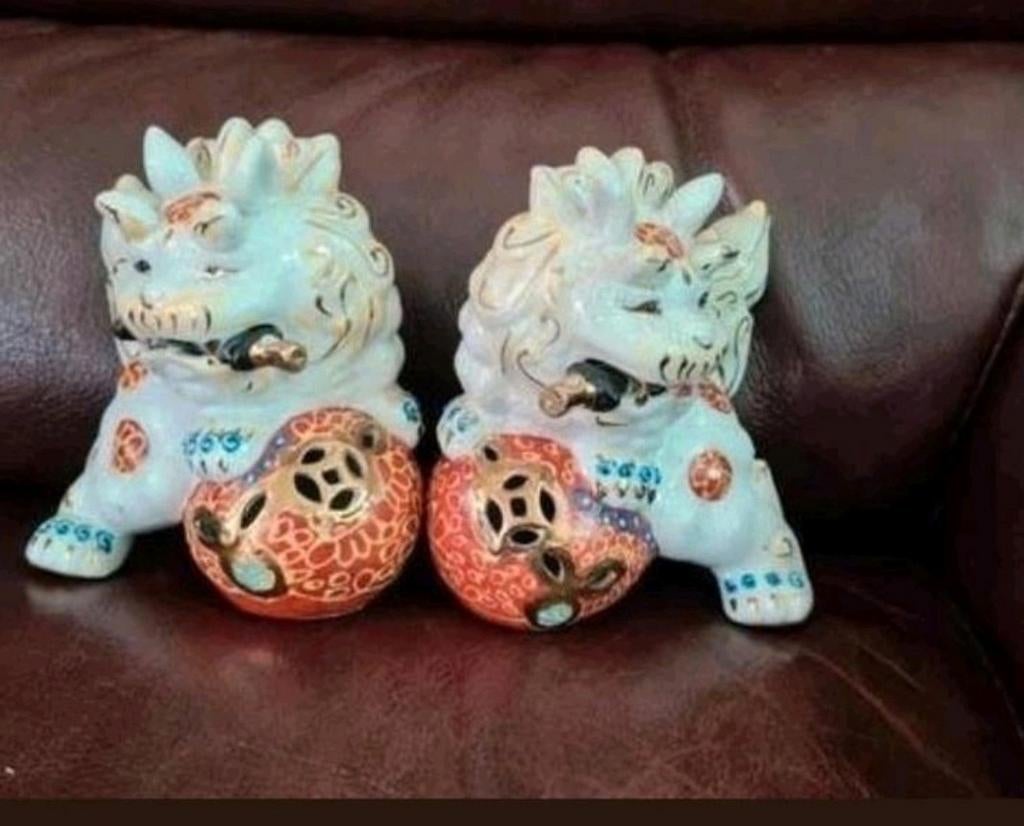 Foo dogs, in porselein, Verzamelen, Beelden en Beeldjes, Ophalen of Verzenden, Zo goed als nieuw, Dier