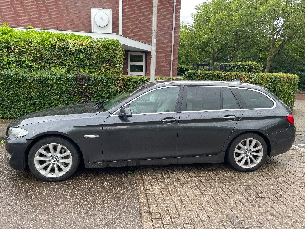 BMW 5-Serie 528I Touring 190KW Aut8 2010 Grijs, Auto's, BMW, Achterwielaandrijving, 2996 cc, Leder, Stationwagon