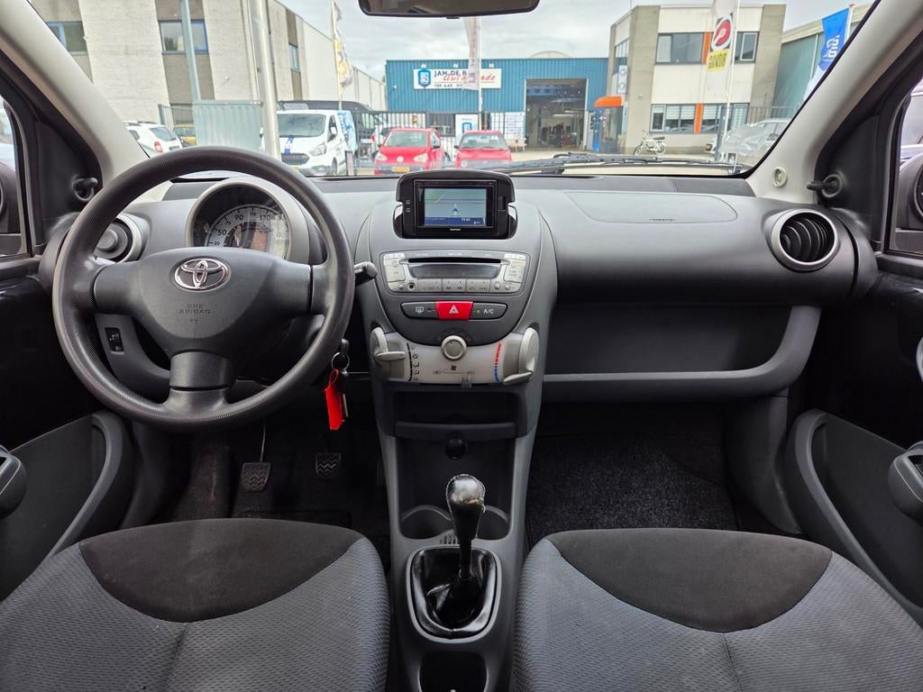 Toyota Aygo 1.0-12V|Airco|Elek.Ramen|Navi|Trekhaak|AUX, Auto's, Voorwielaandrijving, Stof, Gebruikt, 4 stoelen
