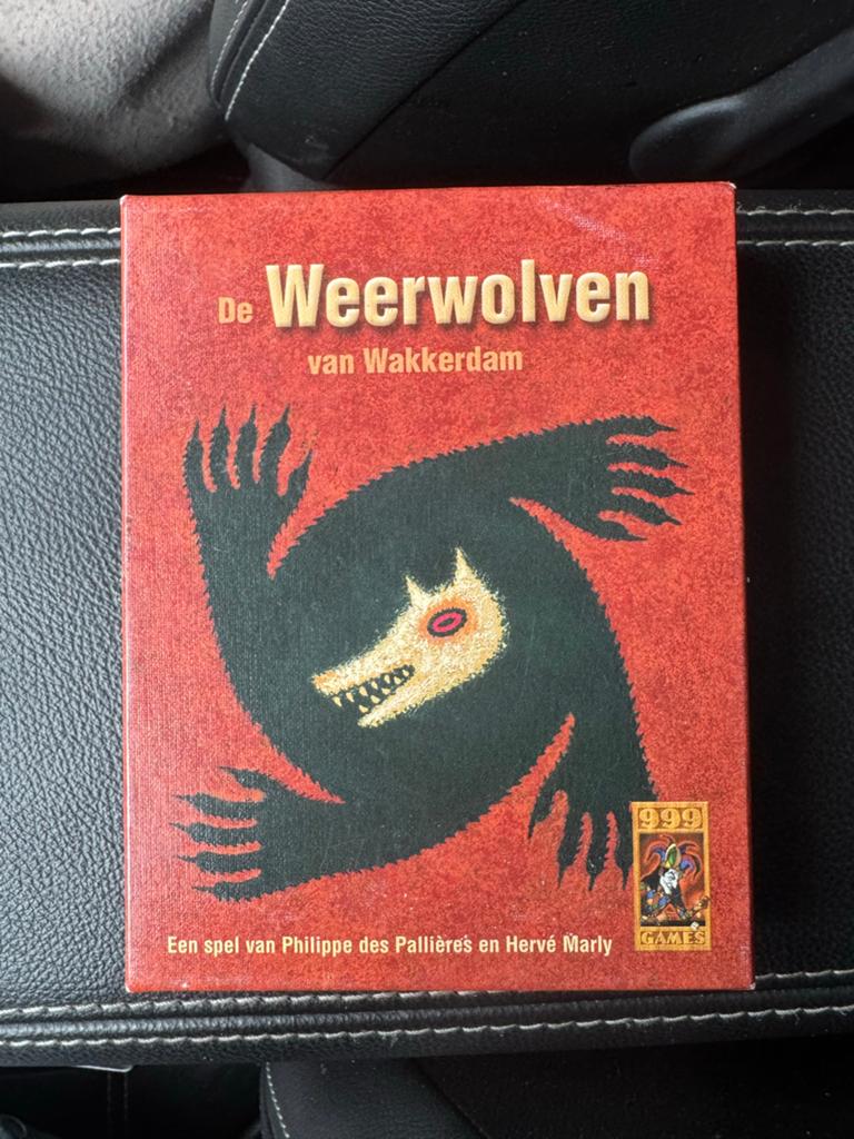 De Weerwolven van Wakkerdam - Het populaire gezelschapsspel, Ophalen of Verzenden, Zo goed als nieuw