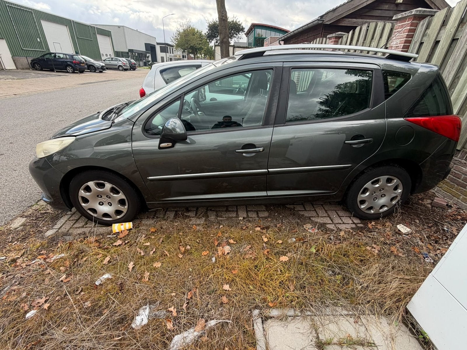 Peugeot 207 1.6 16V SW AUT 2010 Grijs, 4 cilinders, 1209 kg, Stationwagon, 119 pk