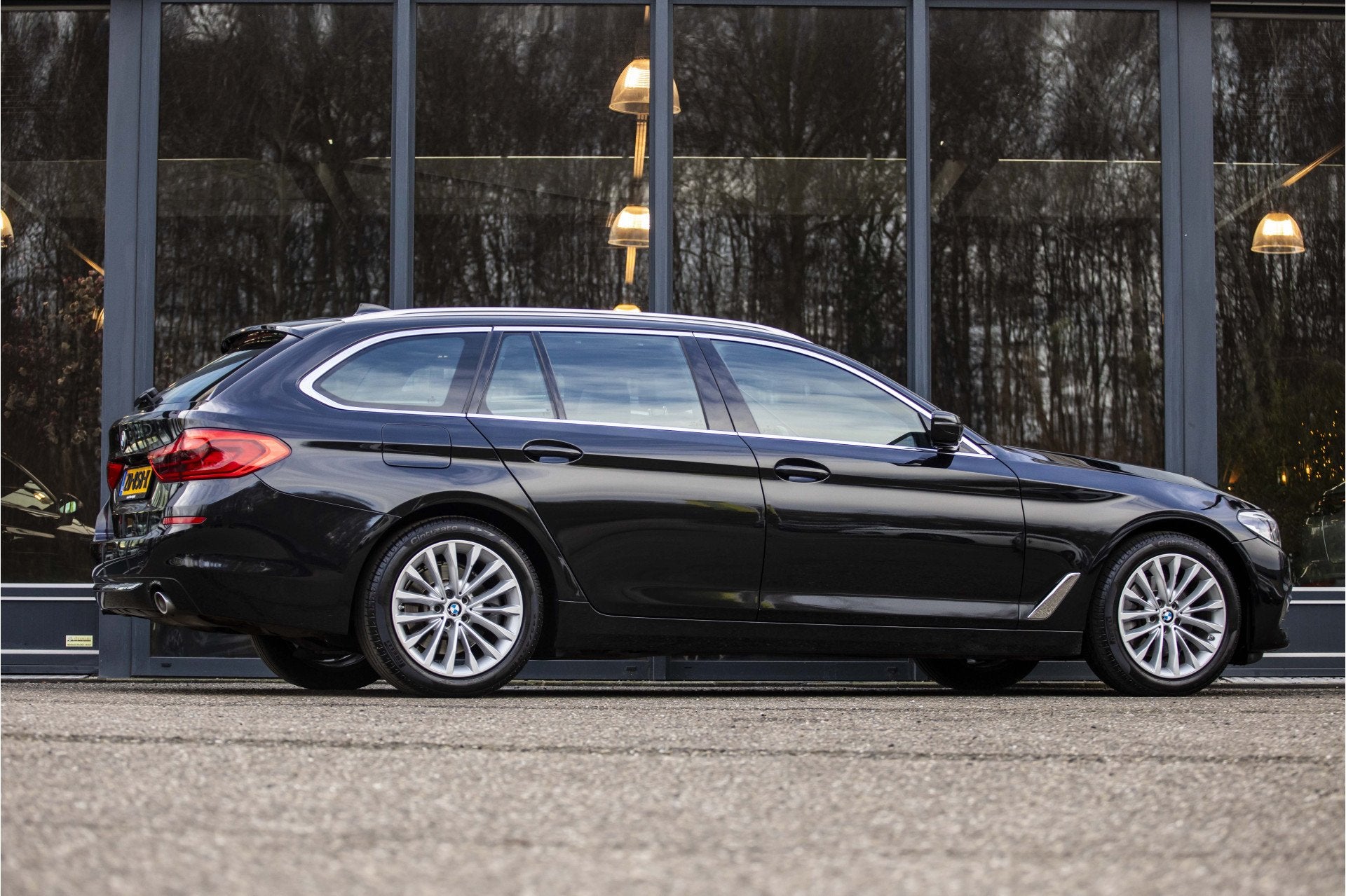Foto 5 van BMW 5 Serie Touring 520i High Executive