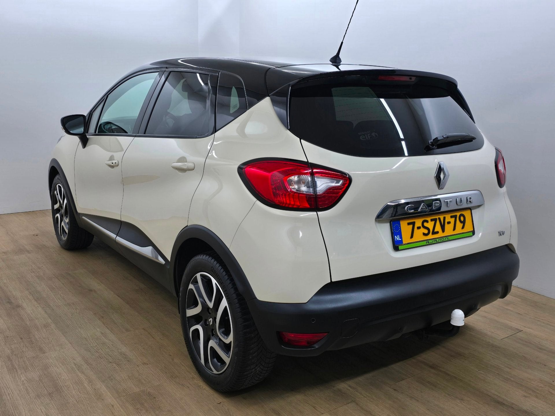 Renault Captur Occasion Dynamique met parkeercamera en trekh, Voorwielaandrijving, Stof, Gebruikt, Zwart