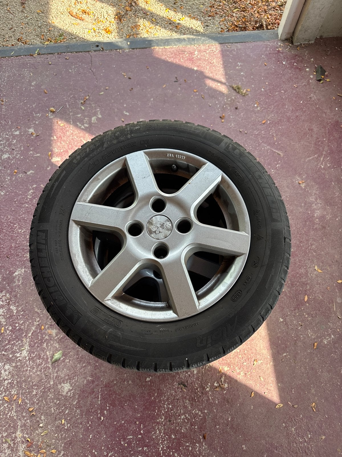 Peugeot 206+ winterbanden met velgen, Auto-onderdelen, Gebruikt, 15 inch, Banden en Velgen, Personenwagen