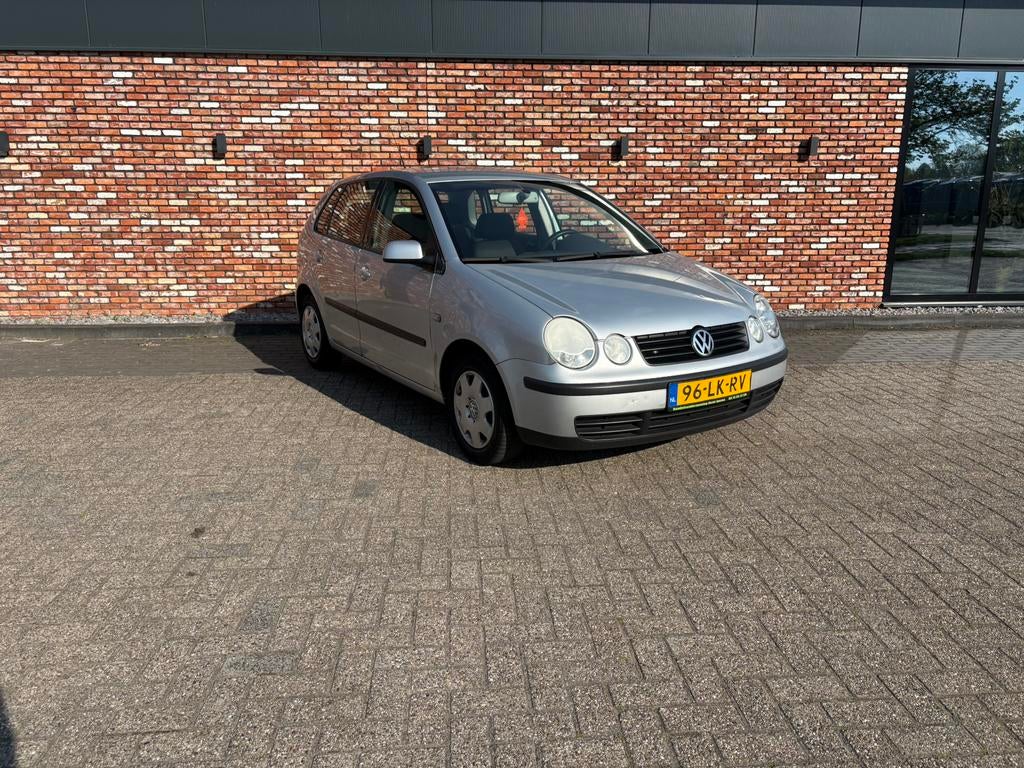 Volkswagen Polo 1.4 55KW 2003 Grijs, Auto's, Voorwielaandrijving, 15 km/l, 4 cilinders, Origineel Nederlands
