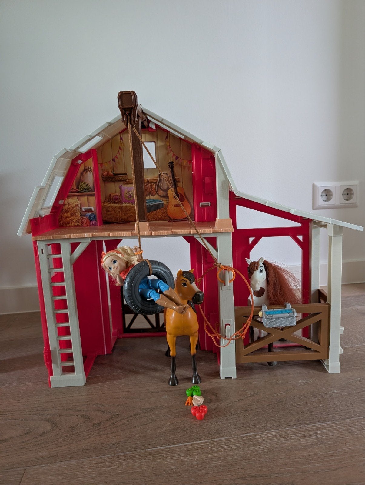 Spirit Ongetemd schuur speelset met paarden, Ophalen of Verzenden, Zo goed als nieuw, Meisje
