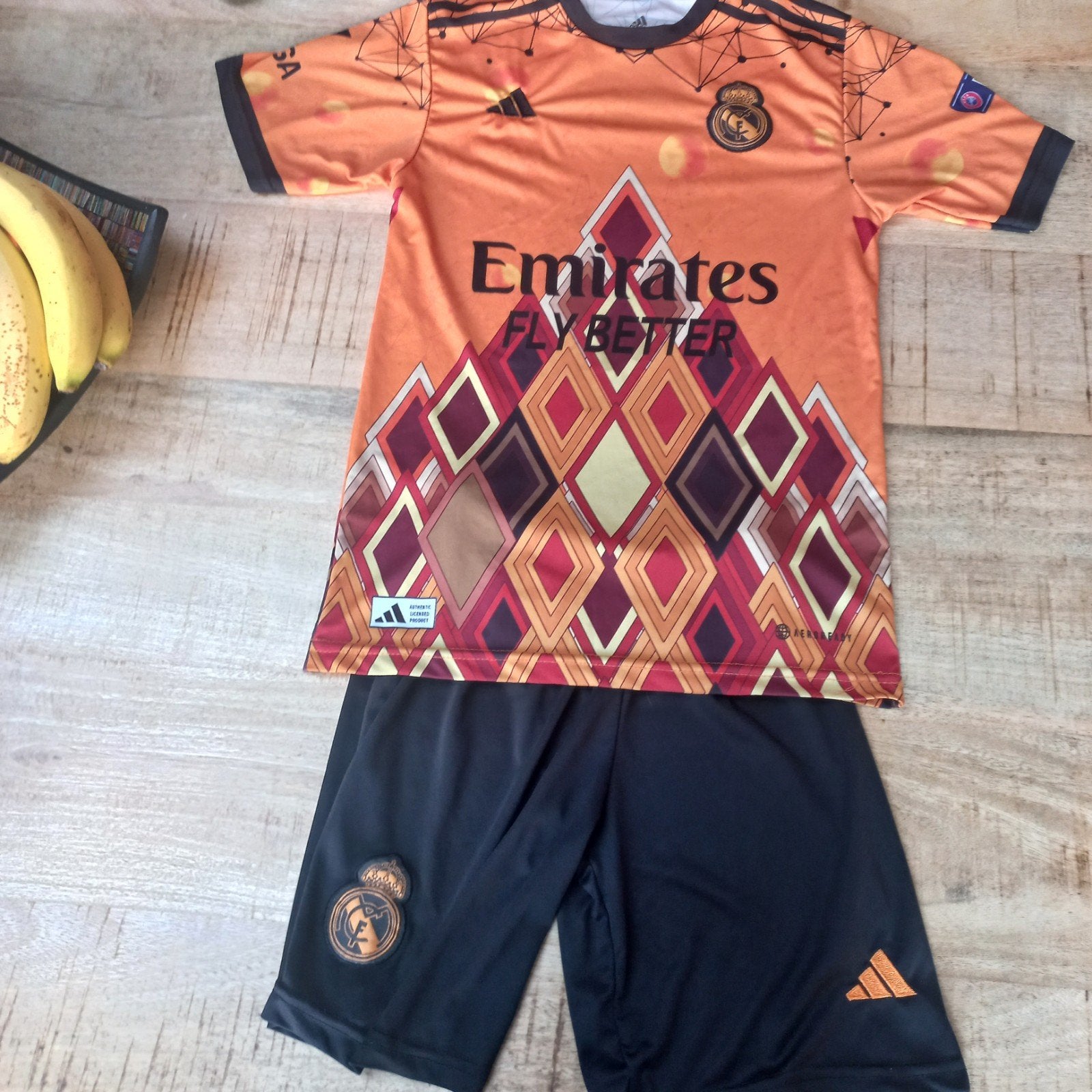 Real Madrid Mbappe voetbaltenue maat 176, Sport en Fitness, Maat XS of kleiner, Ophalen of Verzenden, Zo goed als nieuw, Set