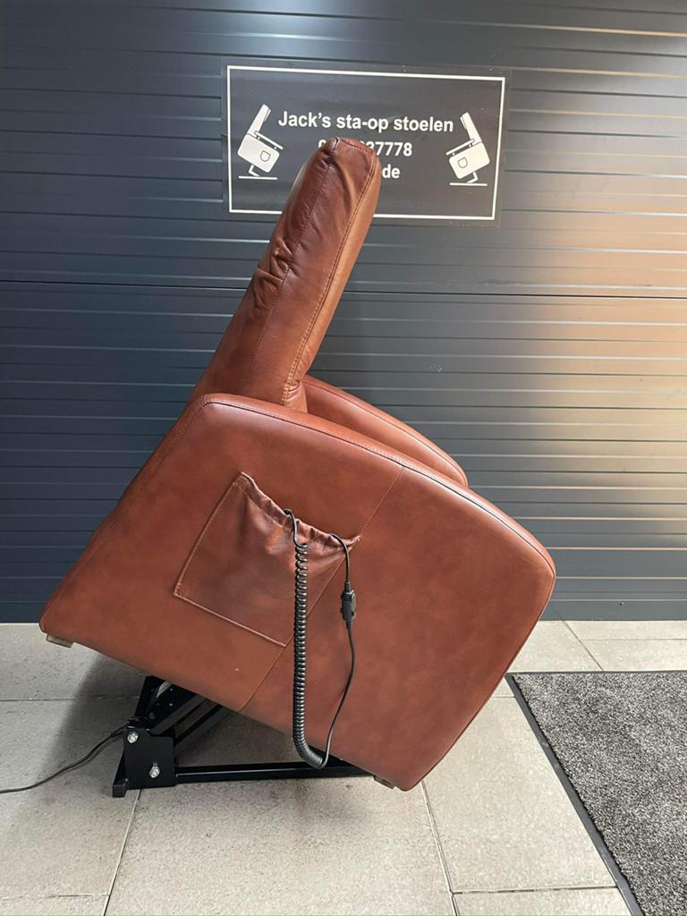 Sta op stoel merk doge, Huis en Inrichting, Fauteuils, Zo goed als nieuw, Leer, 50 tot 75 cm, Minder dan 75 cm, Ophalen of Verzenden