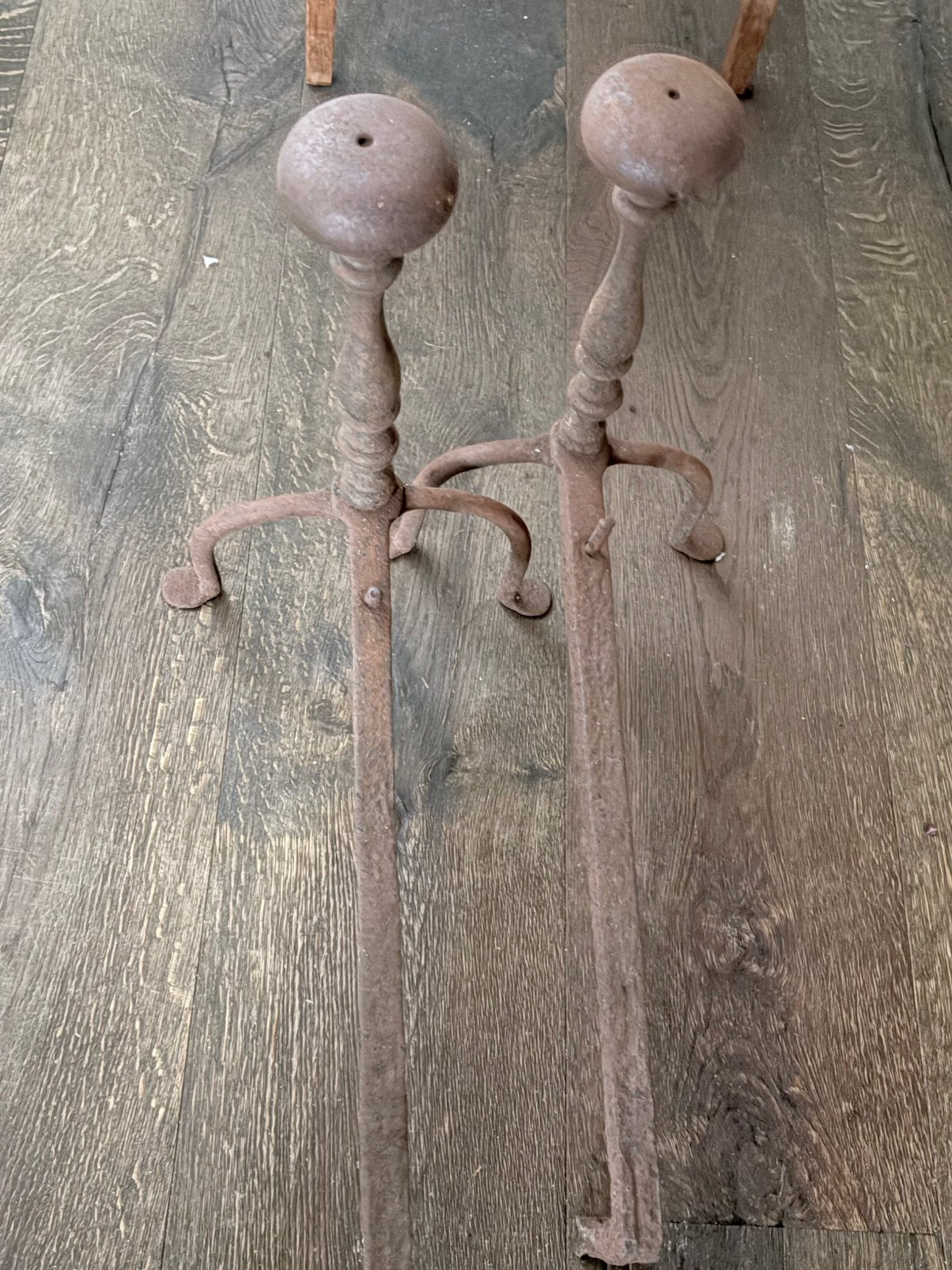 Antieke handsmede haardbokken, Ophalen