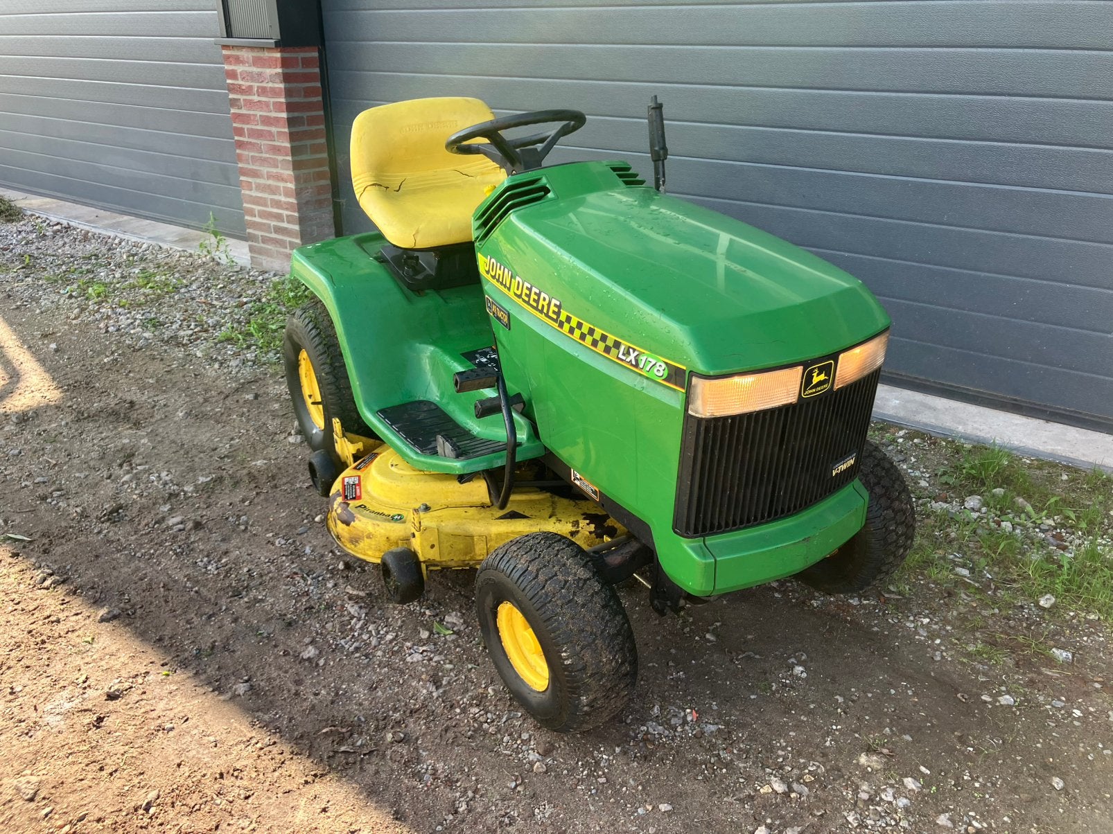 John deere zitmaaier LX178. Opknapper. watergekoelde motor, Ophalen of Verzenden, Zo goed als nieuw
