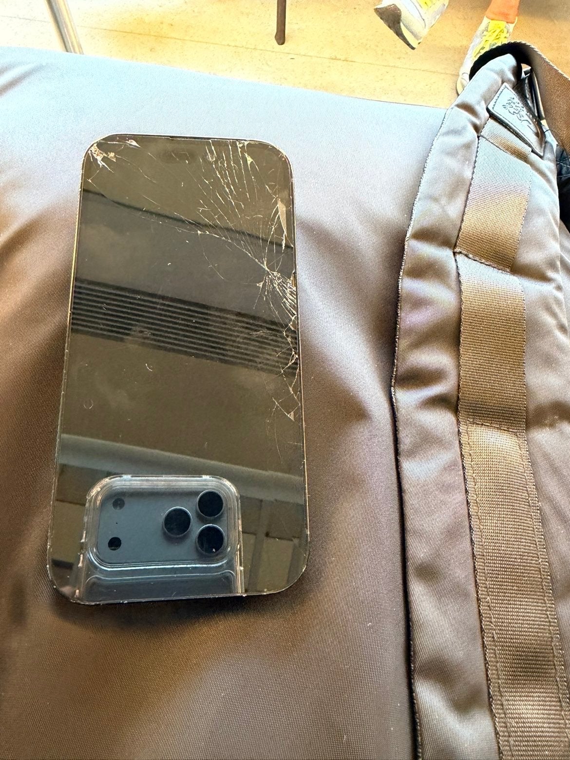 iPhone 14 Pro - Gebarsten scherm en achterkant, Telecommunicatie, Mobiele telefoons | Apple iPhone, Niet werkend, Zonder abonnement